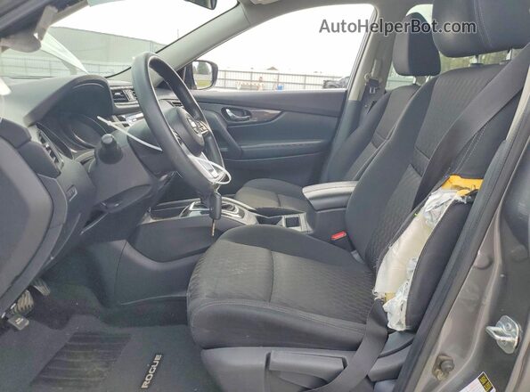 KNMAT2MT5HP598133 2017 NISSAN ROGUE Charcoal Front interior view