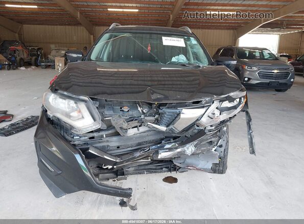 KNMAT2MT5HP609843 2017 NISSAN ROGUE Black Вид задньої частини салону