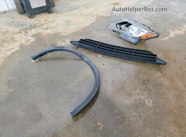 KNMAT2MT5JP533028 2018 NISSAN ROGUE Silver 