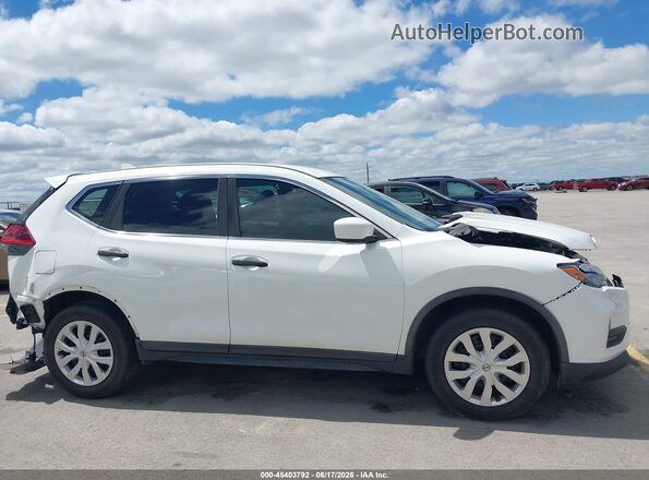 KNMAT2MT5JP566806 2018 NISSAN ROGUE White Widok wnętrza z tyłu