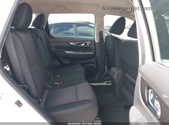 KNMAT2MT5JP566806 2018 NISSAN ROGUE White Widok naklejki z numerem VIN