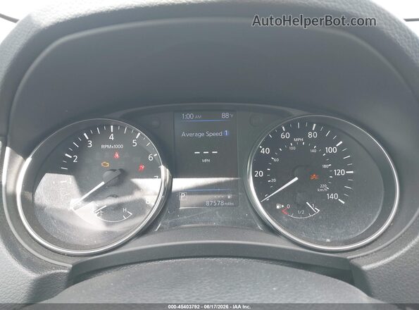 KNMAT2MT5JP566806 2018 NISSAN ROGUE White Widok tylnych siedzeń