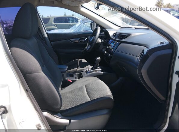 KNMAT2MT6HP560622 2017 NISSAN ROGUE White Front interior view