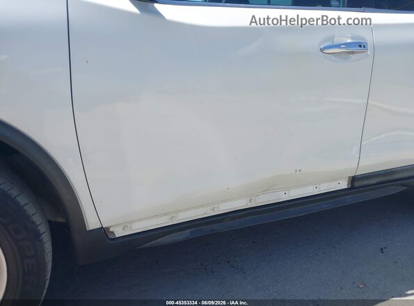 KNMAT2MT6JP572694 2018 NISSAN ROGUE White 