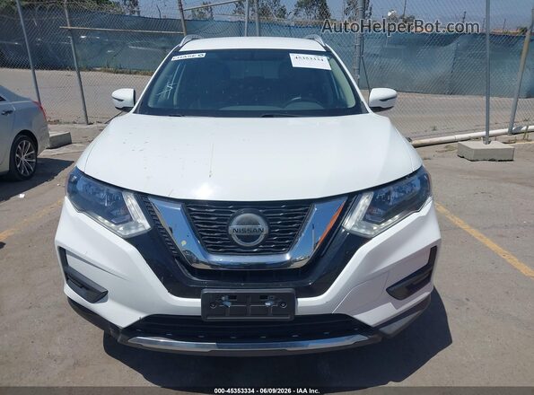 KNMAT2MT6JP572694 2018 NISSAN ROGUE White 