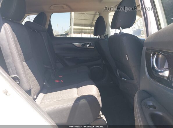 KNMAT2MT6JP572694 2018 NISSAN ROGUE White 