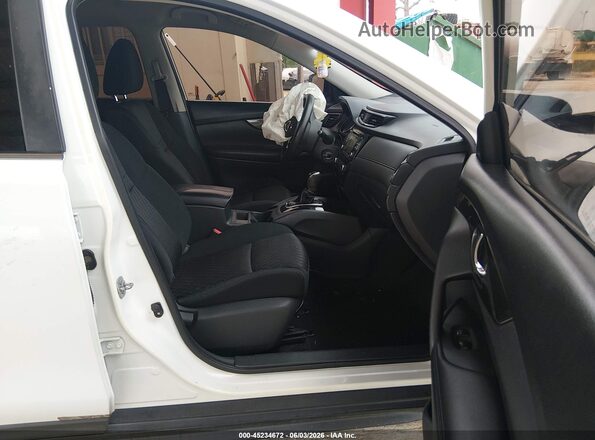 KNMAT2MT7HP503023 2017 NISSAN ROGUE White Front interior view