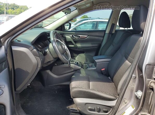 KNMAT2MT7HP611030 2017 NISSAN ROGUE Silver Front interior view