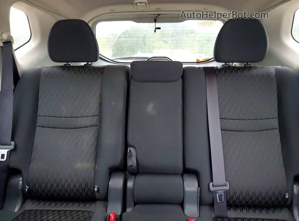 KNMAT2MT7JP510284 2018 NISSAN ROGUE Silver Rear seats view