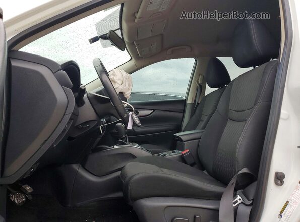 KNMAT2MT7JP538067 2018 NISSAN ROGUE White 