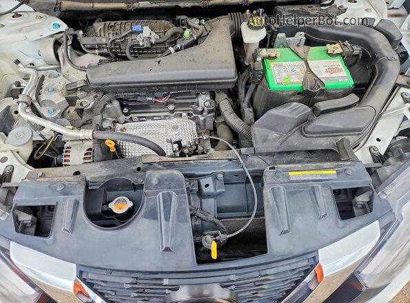 KNMAT2MT7JP572641 2018 NISSAN ROGUE White Widok komory silnika