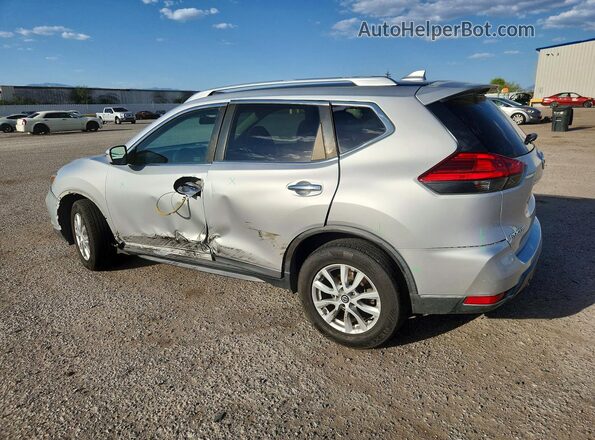KNMAT2MT8HP586042 2017 NISSAN ROGUE Silver Trasero izquierdo
