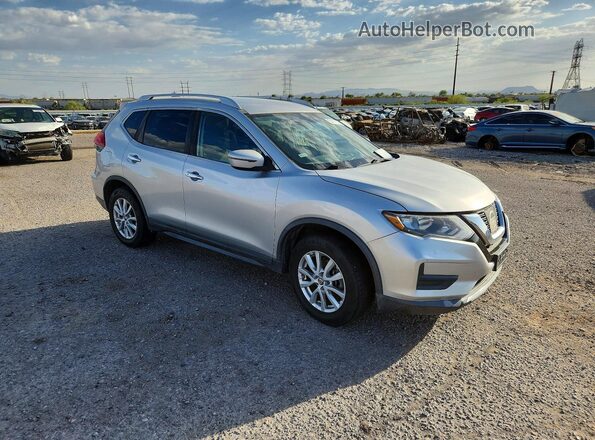KNMAT2MT8HP586042 2017 NISSAN ROGUE Silver Delantero derecho