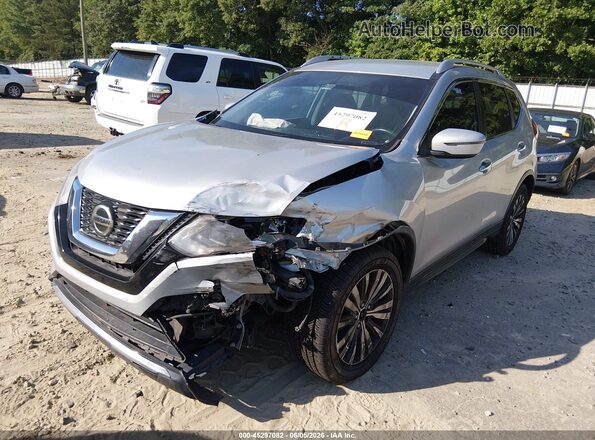 KNMAT2MT8JP525215 2018 NISSAN ROGUE Серебряный Вид спереди