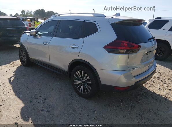 KNMAT2MT8JP525215 2018 NISSAN ROGUE Серебряный Задняя левая четверть
