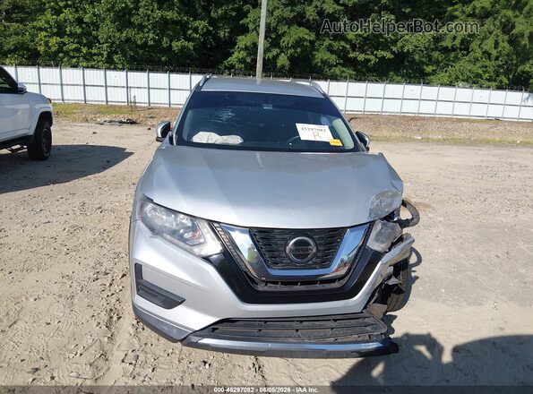 KNMAT2MT8JP525215 2018 NISSAN ROGUE Серебряный Вид задней части салона