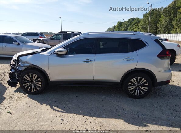 KNMAT2MT8JP525215 2018 NISSAN ROGUE Серебряный 