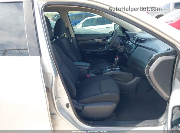 KNMAT2MT9JP558241 2018 NISSAN ROGUE Silver Widok wnętrza z przodu