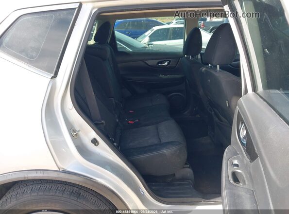 KNMAT2MT9JP558241 2018 NISSAN ROGUE Silver Widok naklejki z numerem VIN