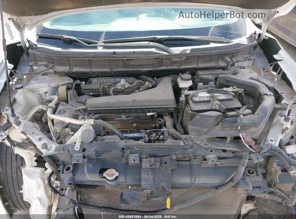 KNMAT2MT9JP558241 2018 NISSAN ROGUE Silver Widok z tyłu