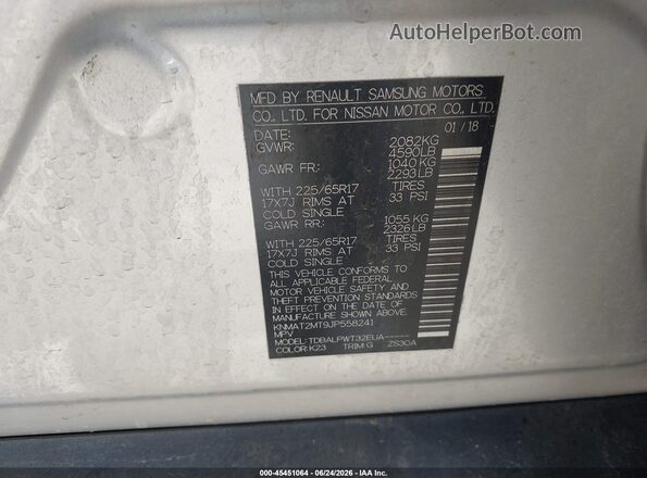 KNMAT2MT9JP558241 2018 NISSAN ROGUE Silver Widok komory silnika