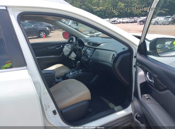 KNMAT2MT9JP570065 2018 NISSAN ROGUE White Front interior view
