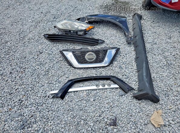 KNMAT2MT9JP580143 2018 NISSAN ROGUE Black 