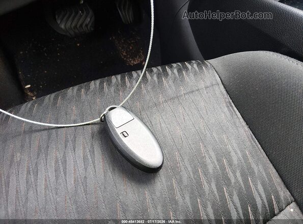 KNMAT2MT9JP605557 2018 NISSAN ROGUE Silver Dashboard view