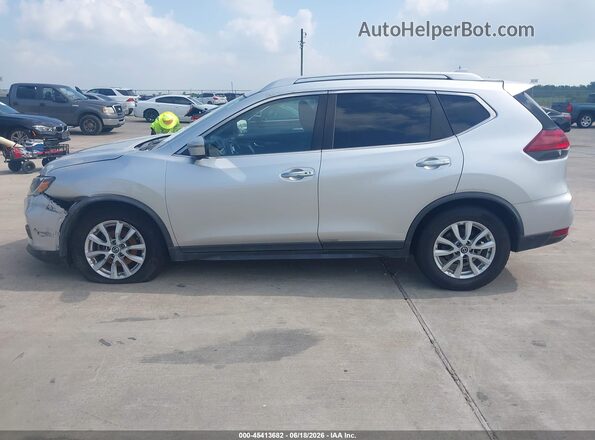 KNMAT2MT9JP605557 2018 NISSAN ROGUE Silver 360 interior view