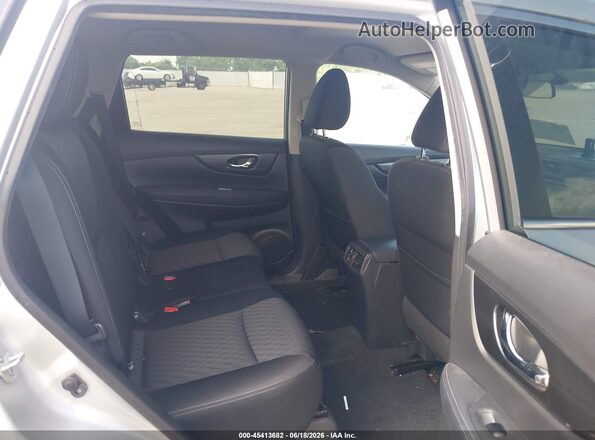 KNMAT2MT9JP605557 2018 NISSAN ROGUE Silver VIN sticker view