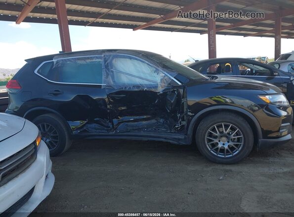 KNMAT2MTXHP575723 2017 NISSAN ROGUE Черный Вид задней части салона