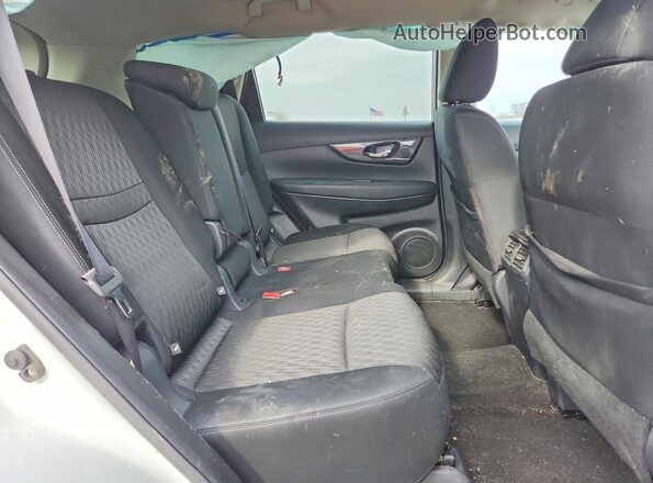 KNMAT2MV0HP556101 2017 NISSAN ROGUE White უკანა სალონის ხედი