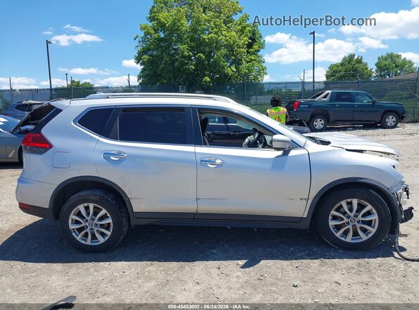 KNMAT2MV0HP575067 2017 NISSAN ROGUE Silver Rear interior view