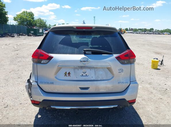 KNMAT2MV0HP575067 2017 NISSAN ROGUE Silver 