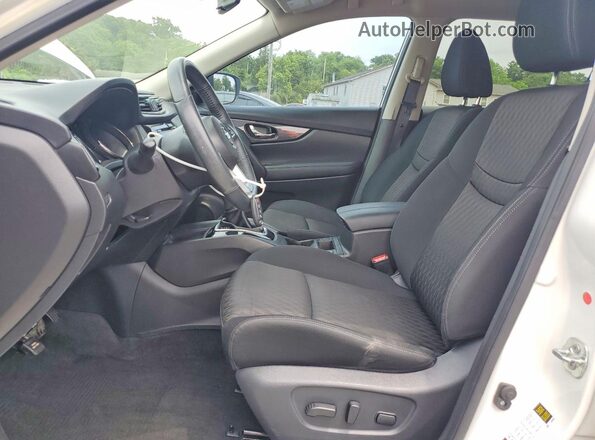 KNMAT2MV0HP597277 2017 NISSAN ROGUE White Front interior view