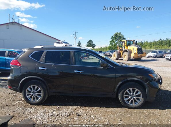 KNMAT2MV1HP513855 2017 NISSAN ROGUE Черный Вид задней части салона