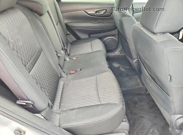 KNMAT2MV1HP601059 2017 NISSAN ROGUE Silver Հետևի նստատեղերի տեսք
