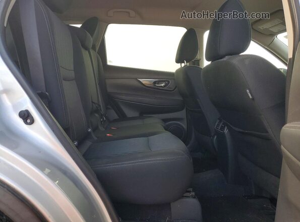 KNMAT2MV1JP503414 2018 NISSAN ROGUE Silver Вид задньої частини салону