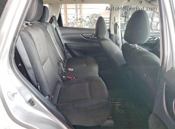 KNMAT2MV1JP554251 2018 NISSAN ROGUE Серебряный Вид задней части салона