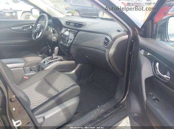 KNMAT2MV2HP575572 2017 NISSAN ROGUE Зеленый Вид салона спереди