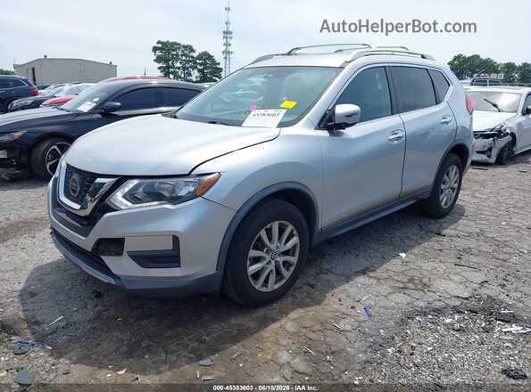 KNMAT2MV2JP529147 2018 NISSAN ROGUE Серебряный Передняя левая четверть