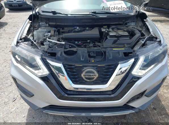 KNMAT2MV2JP529147 2018 NISSAN ROGUE Серебряный Вид сзади
