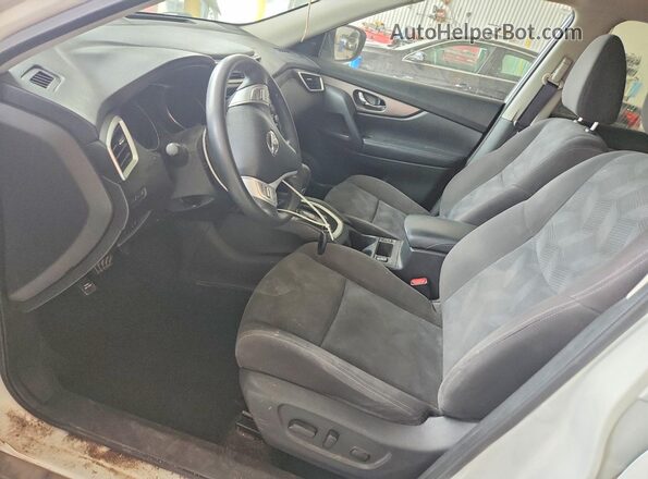 KNMAT2MV3GP675226 2016 NISSAN ROGUE White Front interior view