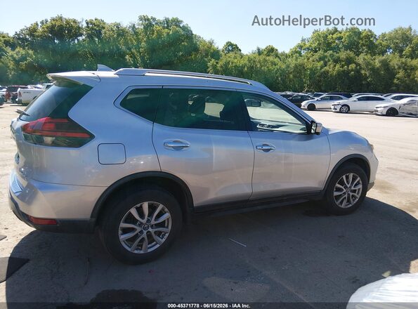 KNMAT2MV3HP563141 2017 NISSAN ROGUE Silver უკანა სალონის ხედი