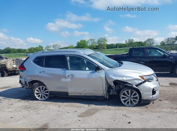 KNMAT2MV3HP571854 2017 NISSAN ROGUE Gray Widok wnętrza z tyłu