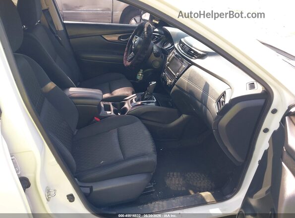 KNMAT2MV3JP570077 2018 NISSAN ROGUE Белый Вид салона спереди