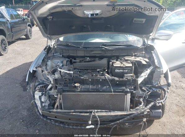 KNMAT2MV3JP570354 2018 NISSAN ROGUE Silver Rear view