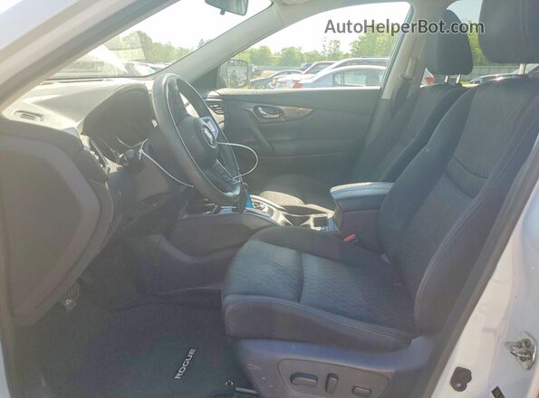 KNMAT2MV3JP616510 2018 NISSAN ROGUE White Front interior view