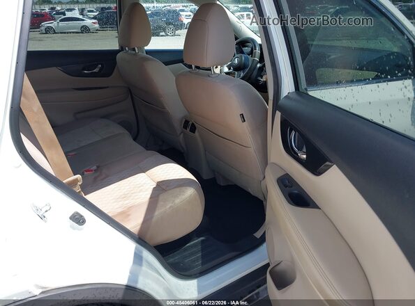 KNMAT2MV4HP572432 2017 NISSAN ROGUE White Widok naklejki z numerem VIN