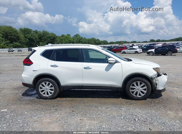 KNMAT2MV4HP572432 2017 NISSAN ROGUE White Widok wnętrza z tyłu
